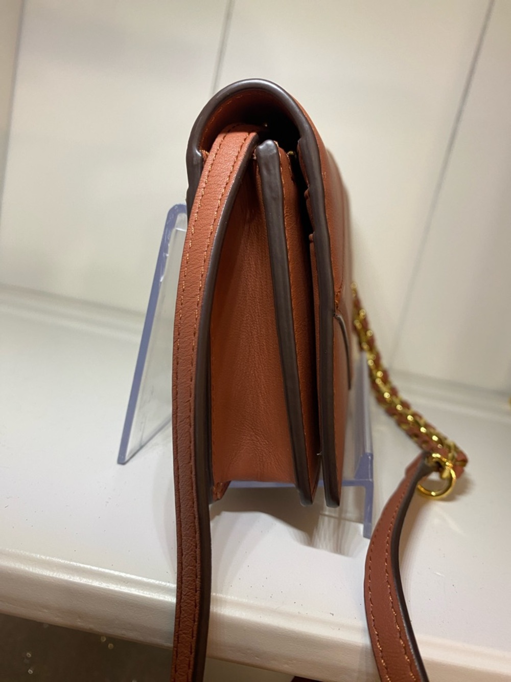 MCM Diamond Chain Wallet In Calfskin - Picture 6 of 11